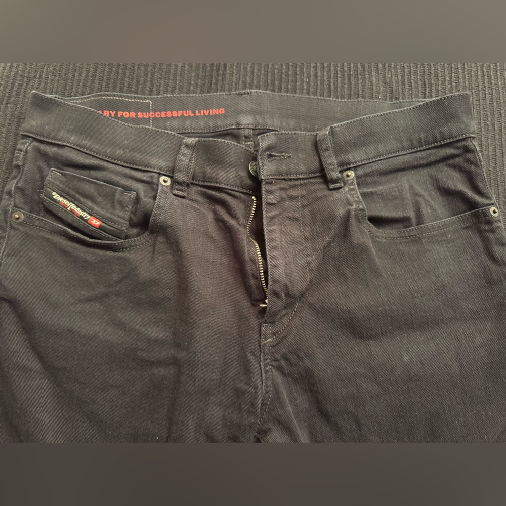 Black diesel jeans. Waist size 32. Worn once.